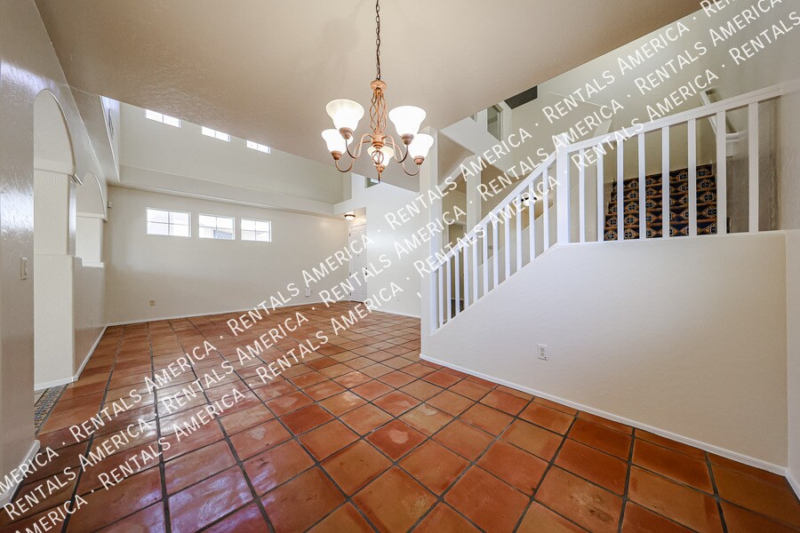 Building Photo - 528 W Mountain Sage Dr