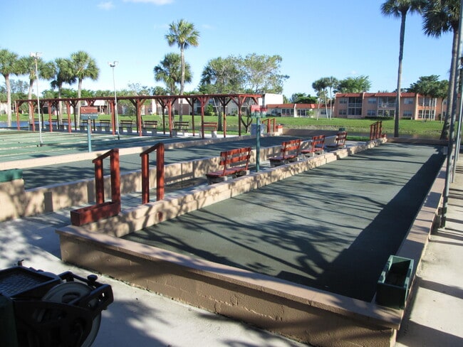 Building Photo - 224 Lake Dora Dr