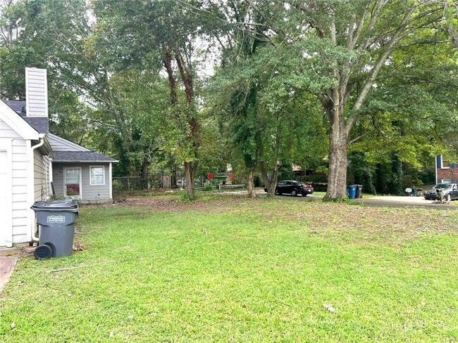 Building Photo - 8114 Woodlake Dr