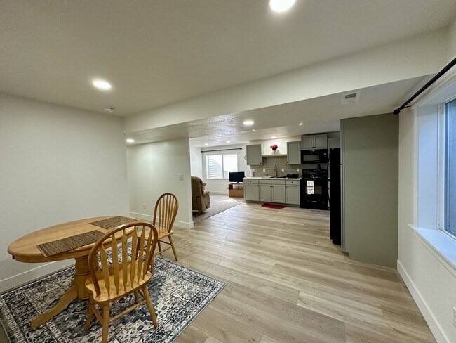 Building Photo - 1973 Park Rim Way