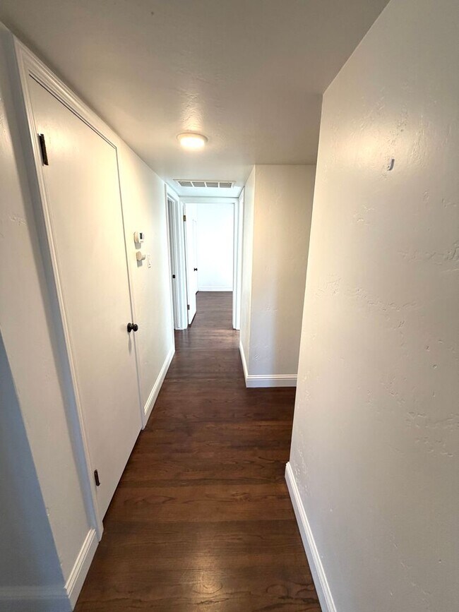 Building Photo - Charming 3-Bed, 1-Bath West Sacramento Home – Updated with Solar!
