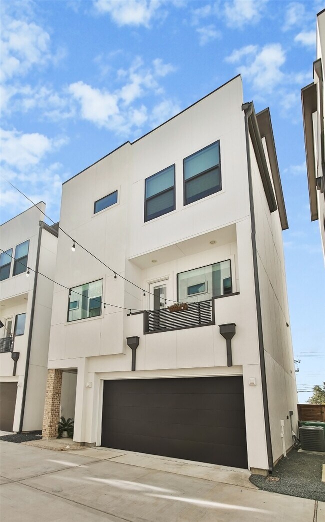 Building Photo - 1814 Bingham St
