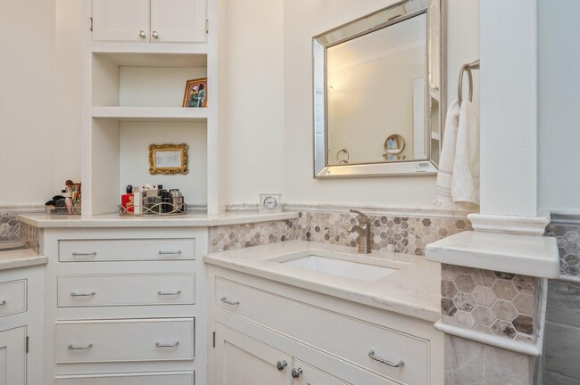 Building Photo - 4522 Parkwood Ln