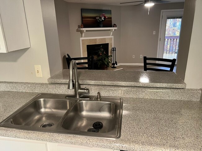 Building Photo - 7272 Shellburne Dr