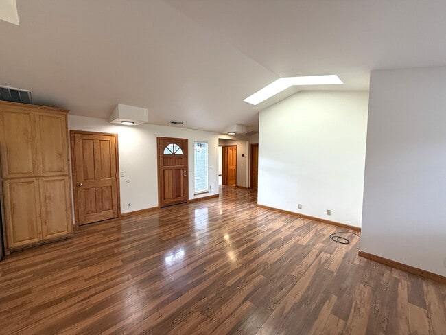 Building Photo - 18 Turnbridge Welles