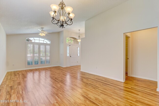 Building Photo - 608 Birchbark Trail