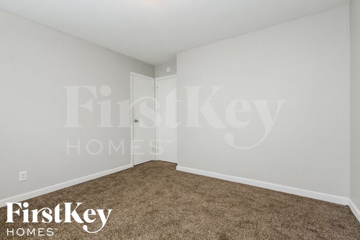 Building Photo - 1741 N Riley Ave