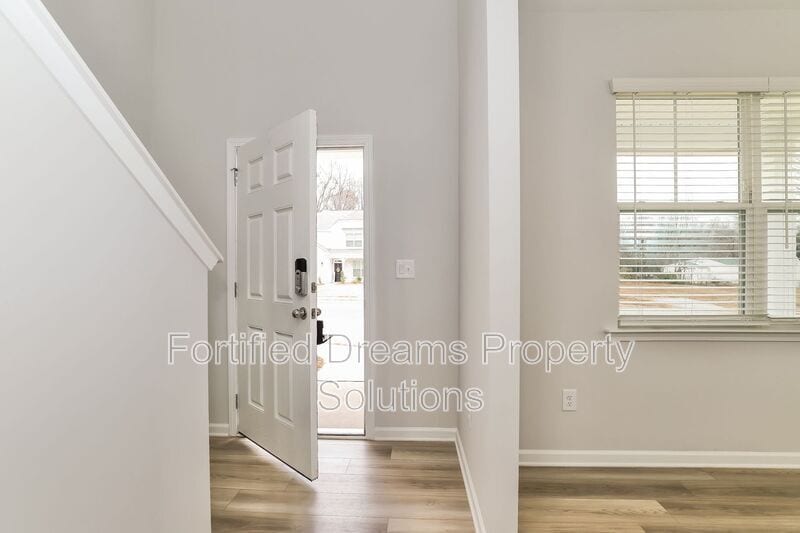 Building Photo - 5363 Roshni Terrace