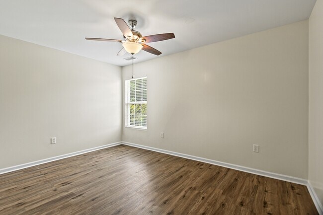 Building Photo - 465 Green Park Ln