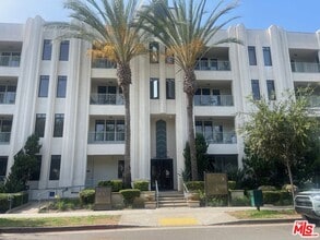 Building Photo - 5625 Crescent Prk W