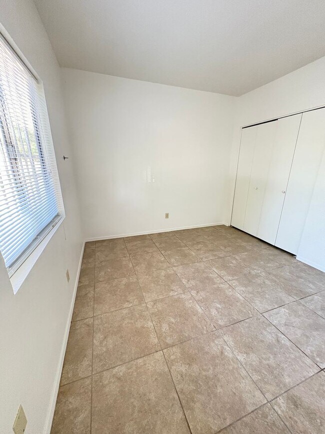 Building Photo - Townhome Cute 2bd/2ba