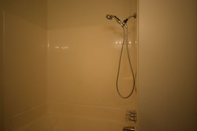 Building Photo - Cozy single story condo close to the commu...