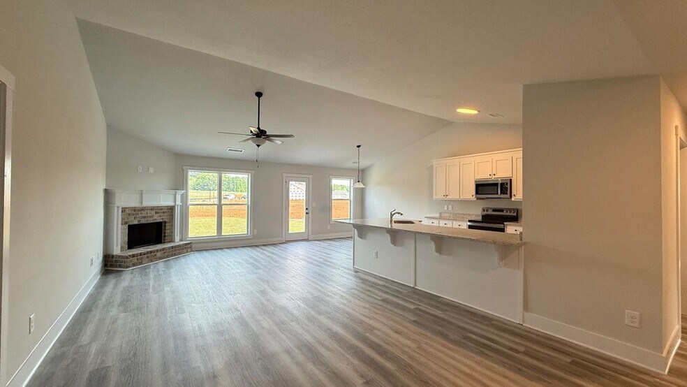 Building Photo - 209 Lake Meadows Dr