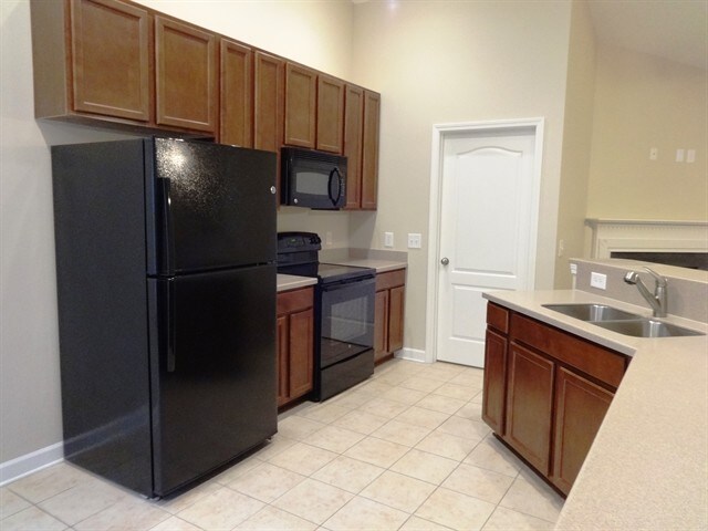 Building Photo - 515 Crossland Dr