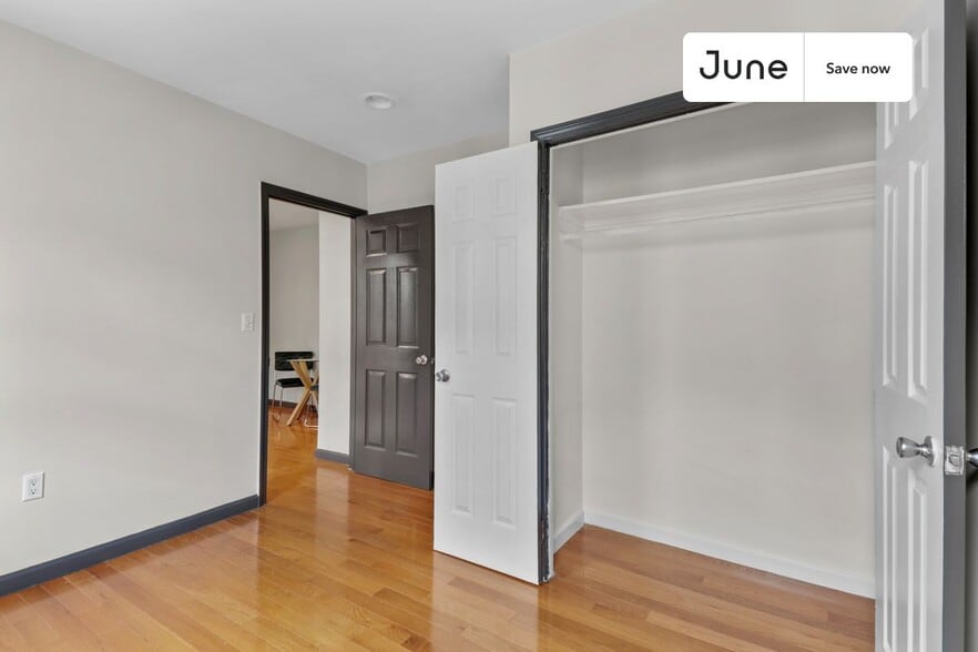 Building Photo - 226 E 7th St