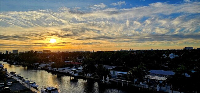 Primary Photo - 2000 NE 135th St