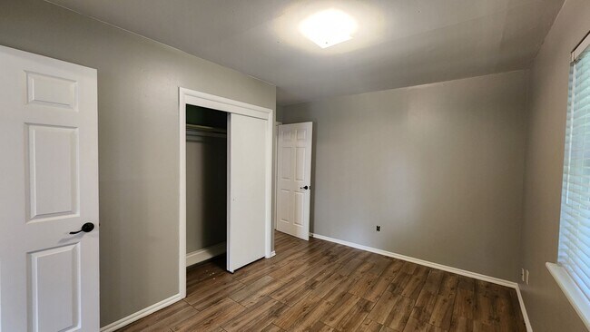 Building Photo - 4 Bed 2 Bath Home with Covered Carport in Bethany