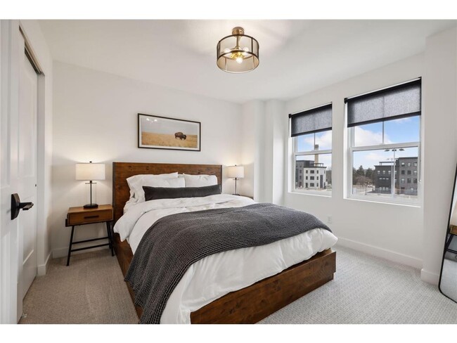 Building Photo - 870 Mount Curve Blvd