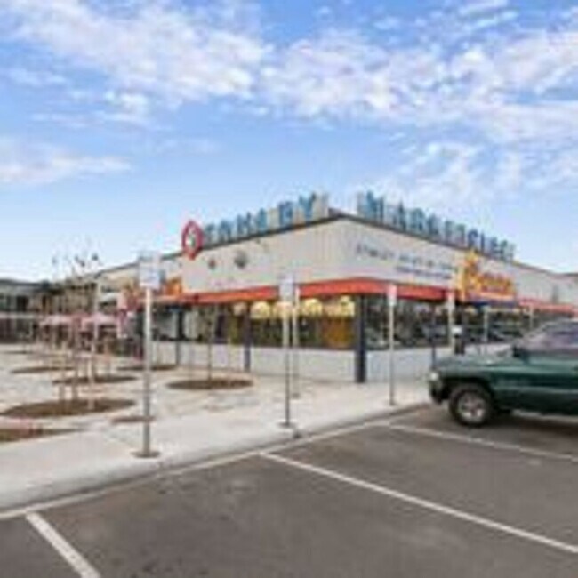 Building Photo - Central Park HOUSE for rent! 2 BLOCKS TO STANLEY MARKETPLACE