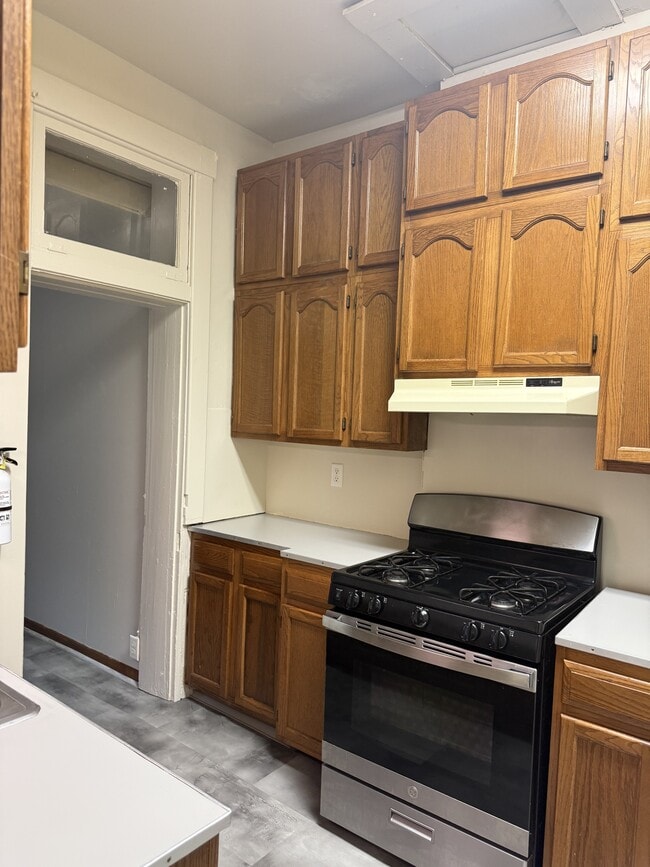 Building Photo - 702 N 6th St