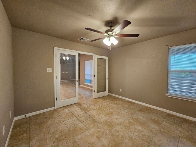 Building Photo - 5010 Charles Lp
