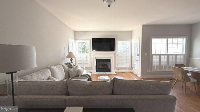 Building Photo - 19913 Naples Lakes Terrace