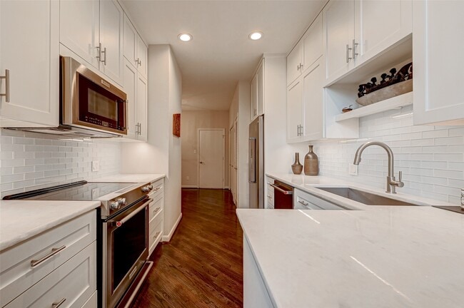Building Photo - 1547 Cortlandt St