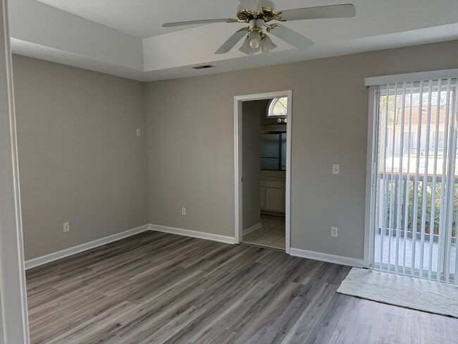 Building Photo - 617A 15th Ave S