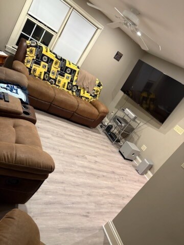 Building Photo - 672 Center St