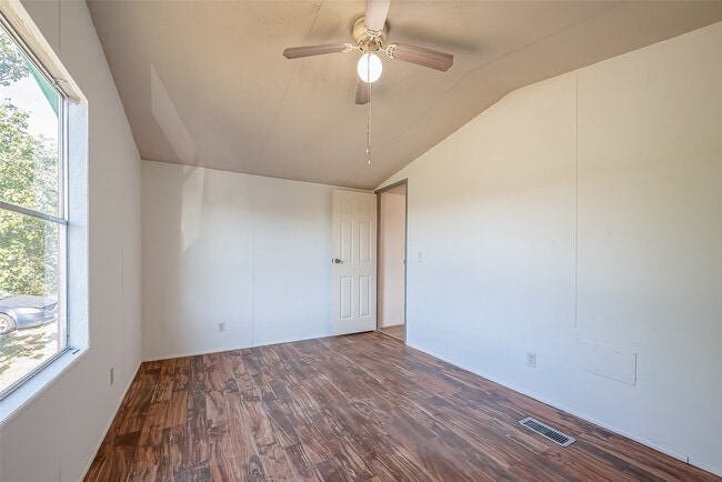 Building Photo - 13202 Hilltop Ct