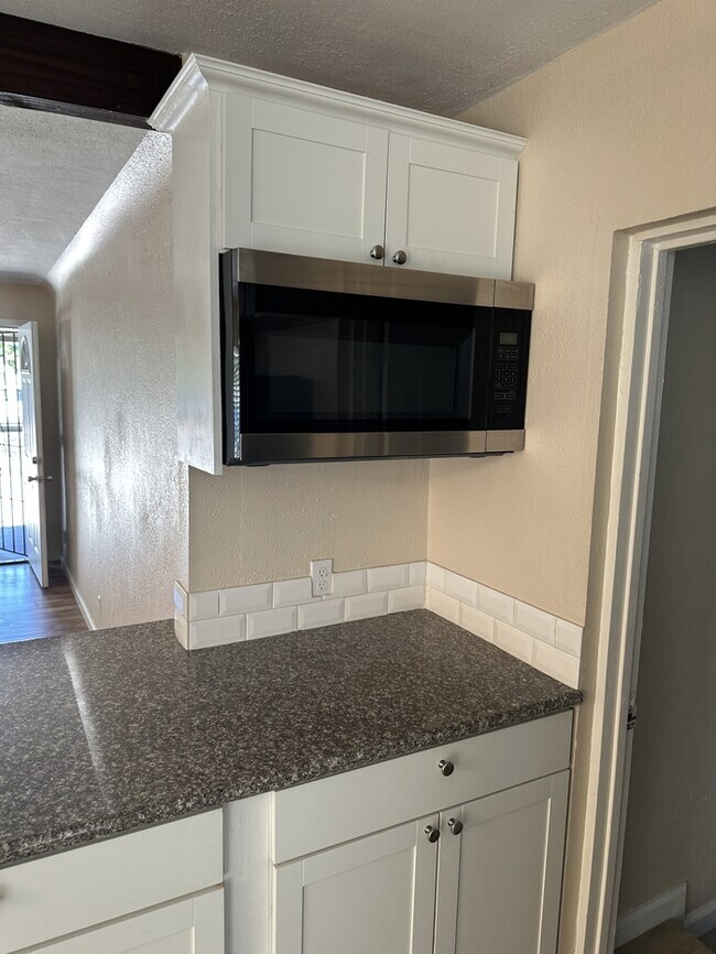 Building Photo - Modesto 3 Bedroom 2 Bathroom Home