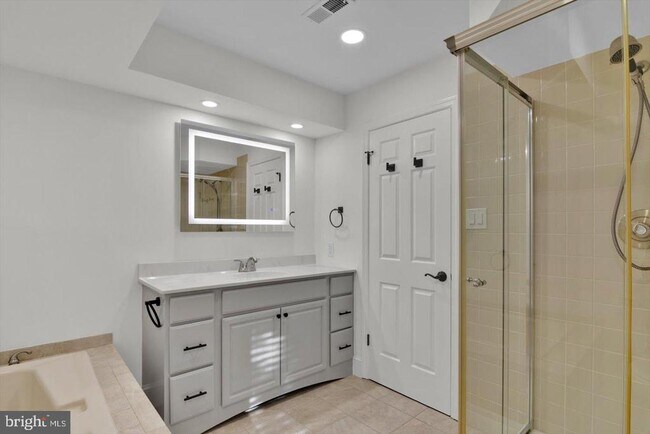 Building Photo - 915 Chanticleer