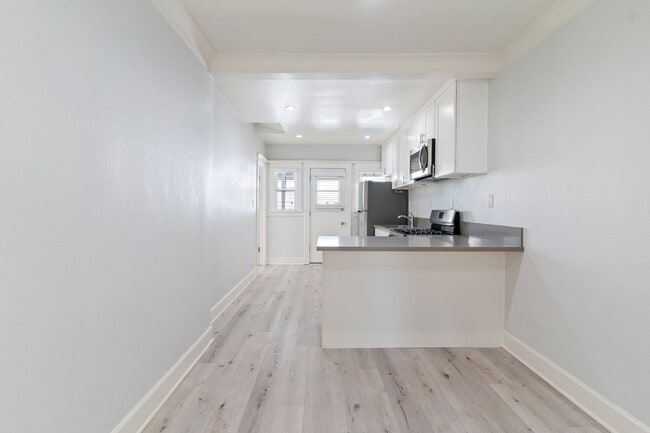 Interior Photo - 1819 - 1825 E. 7th St