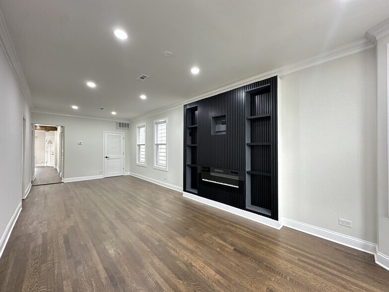 Building Photo - 2317 N Keeler Ave