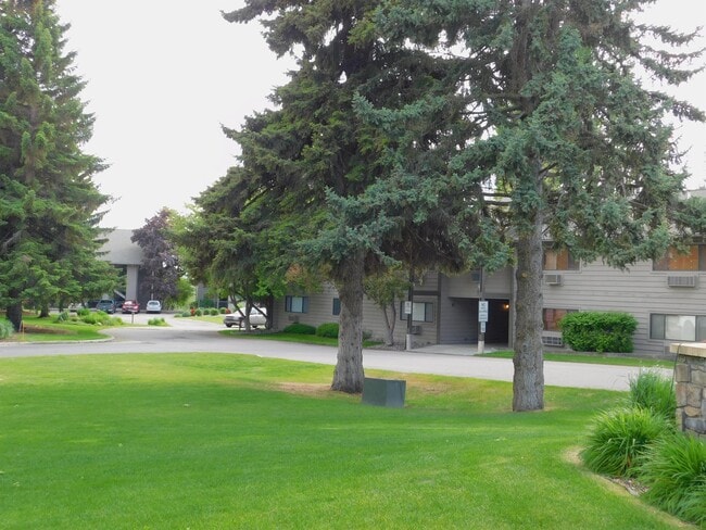 Building Photo - 180 Vista Dr