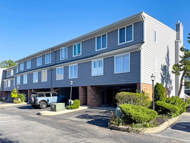 Building Photo - 903 Harbour Cove