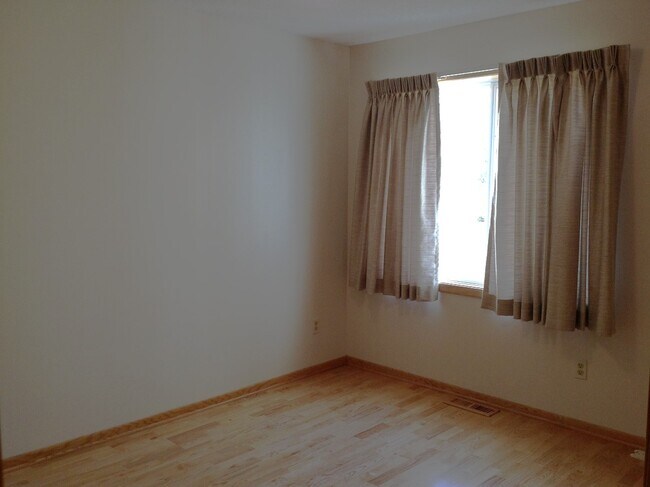 Building Photo - 508 Mission Hills Dr