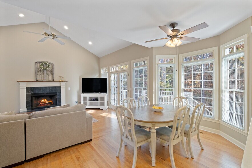 Building Photo - 2293 Camden Dr SW