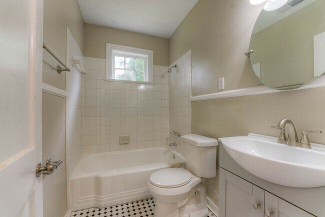 Building Photo - 1202/1204 Tutwiler Ave