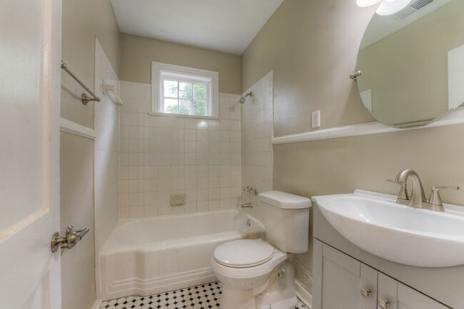 Building Photo - 1202/1204 Tutwiler