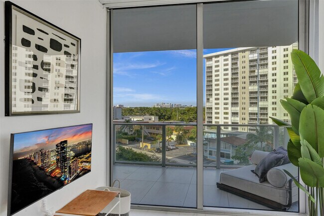 Building Photo - 2200 N Ocean Blvd