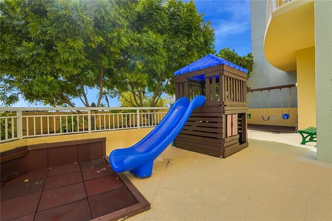 Building Photo - 2475 Brickell Ave