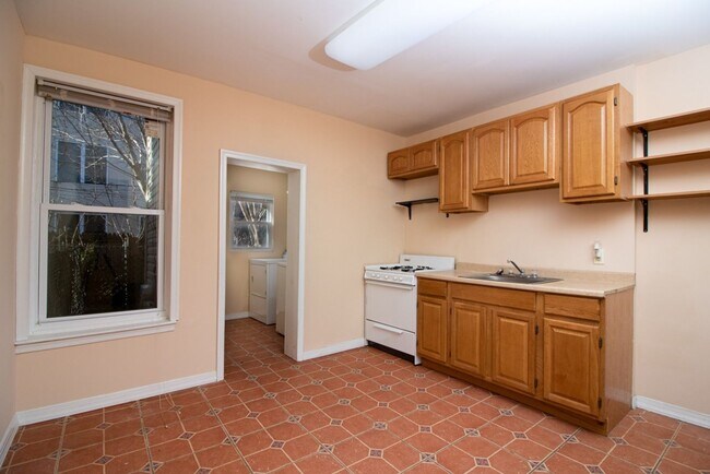 Building Photo - ???Walk to PENN & DREXEL | YARD!! | Front ...