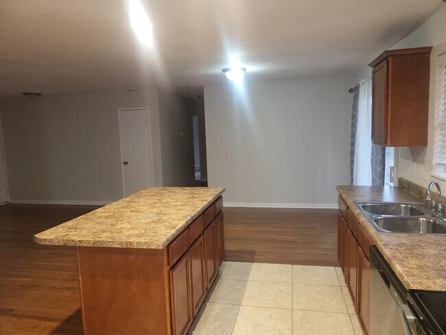 Building Photo - 1540 Pine View Dr