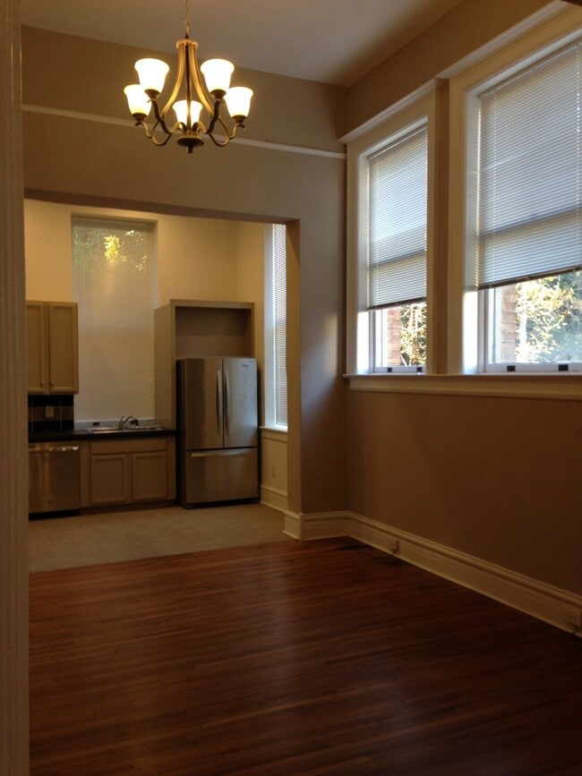 Building Photo - 1025 Church St