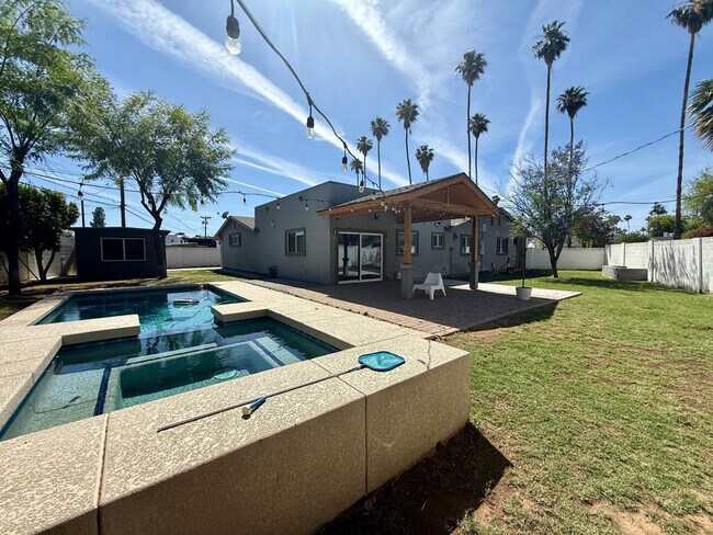 Building Photo - 3553 E Monterosa St