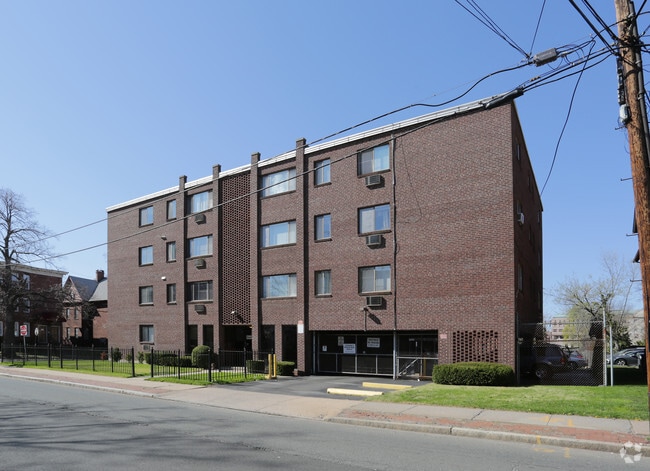 Building Photo - 70 Russ St