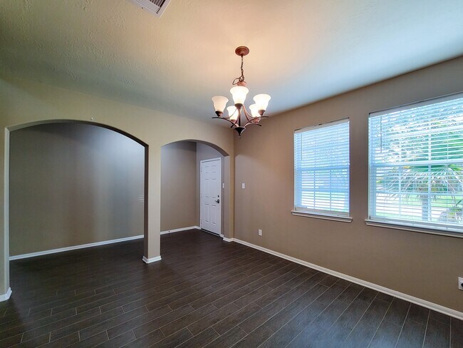 Building Photo - 805 Arlington Pointe Dr