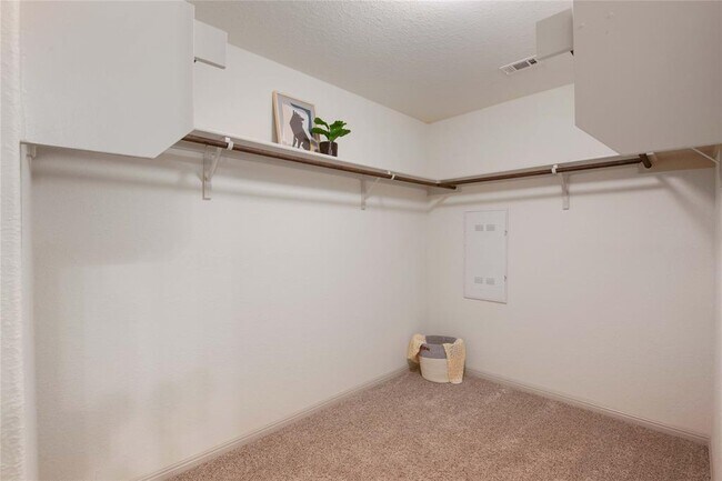 Building Photo - 108 Frederick Dr