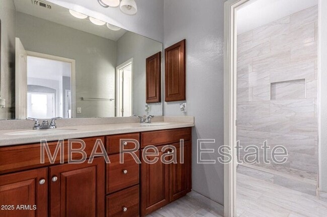Building Photo - 42511 W Cheyenne Dr